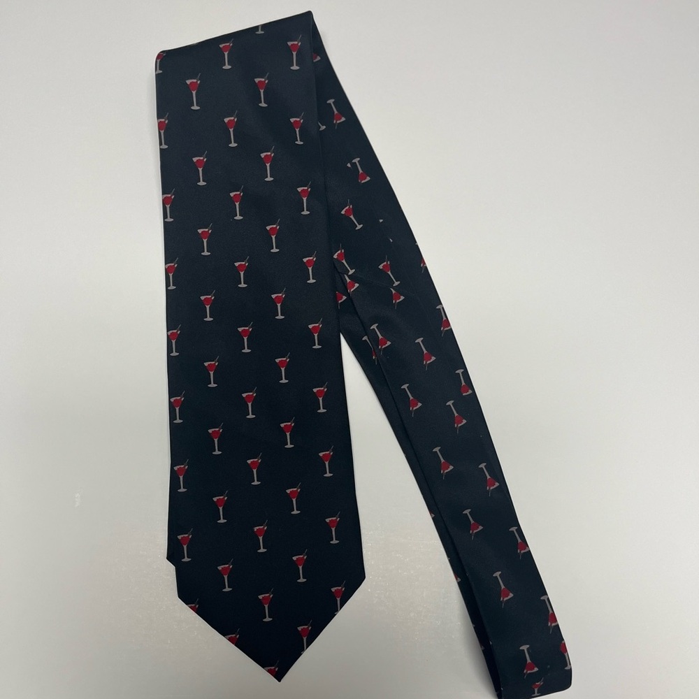 Parquet men’s martini glass neck tie.